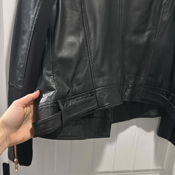 Leather jacket with shearling collar - Picture 6 of 10